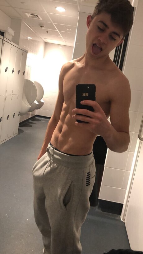 Naakte gelekte OnlyFans-foto van Elvis13