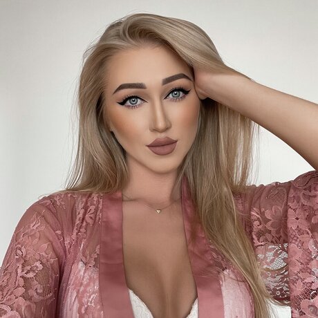Naakte gelekte OnlyFans-foto van Simona