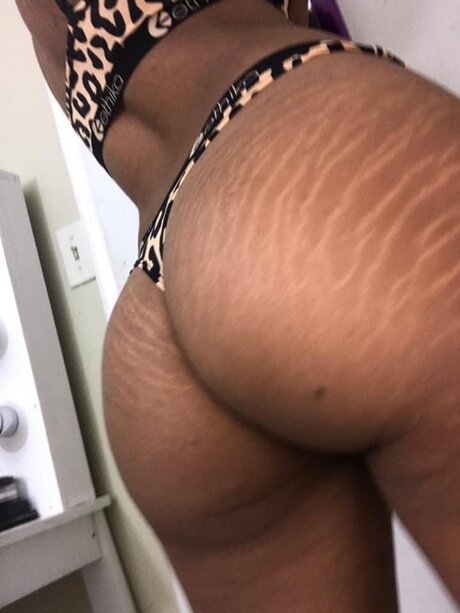 Naakte gelekte OnlyFans-foto van Luna Barbie
