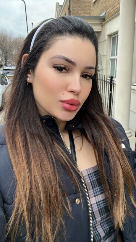 Naakte gelekte OnlyFans-foto van Aline Oliveira