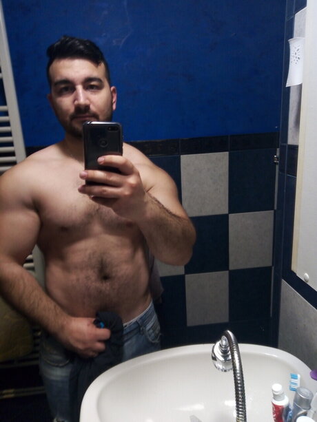 Naakte gelekte OnlyFans-foto van Glamx