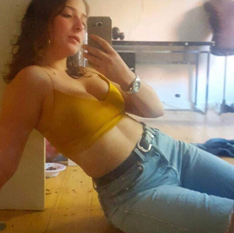 Naakte gelekte OnlyFans-foto van Vera Berenjena