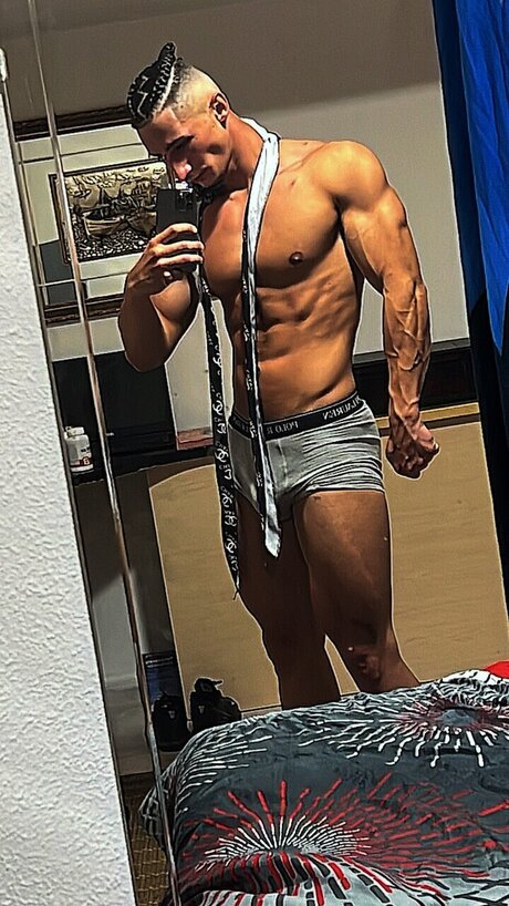 Naakte gelekte OnlyFans-foto van Coyote