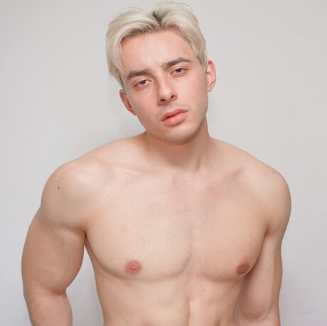 Naakte gelekte OnlyFans-foto van Ollie Perlman