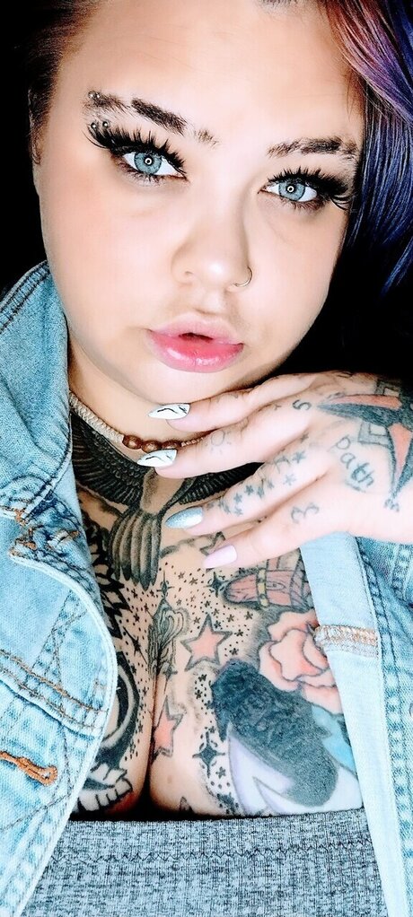 Naakte gelekte OnlyFans-foto van Sheila Summers