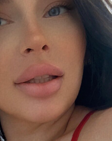 Naakte gelekte OnlyFans-foto van Samira