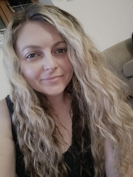 Naakte gelekte OnlyFans-foto van Kizzie