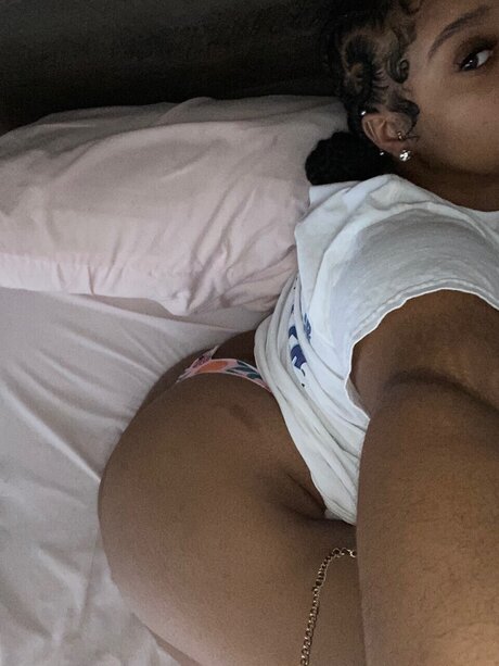 Naakte gelekte OnlyFans-foto van Prettyfattykat