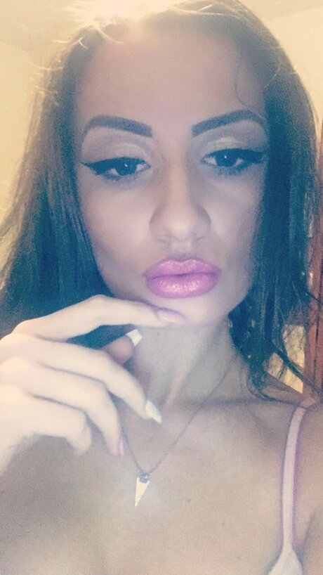 Naakte gelekte OnlyFans-foto van Babygirl
