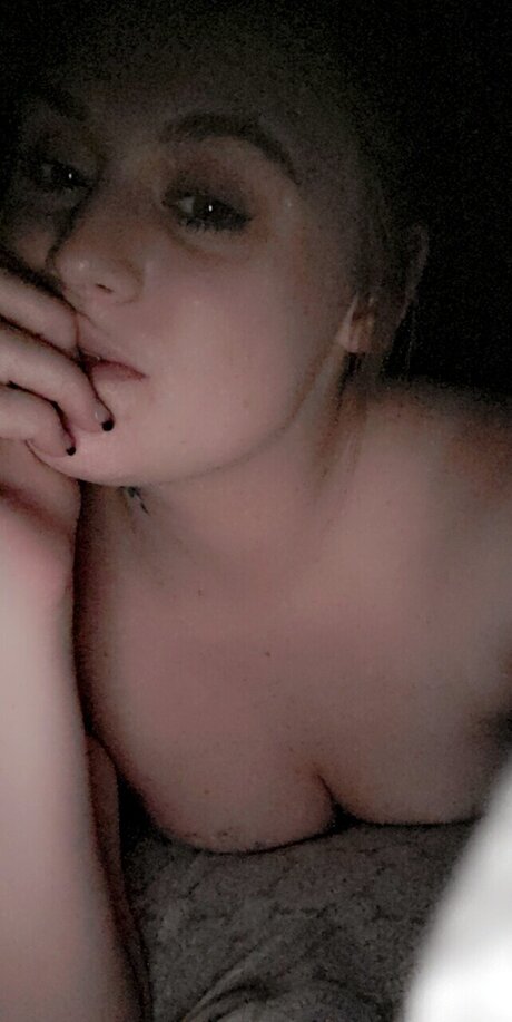 Naakte gelekte OnlyFans-foto van Ashley Moore