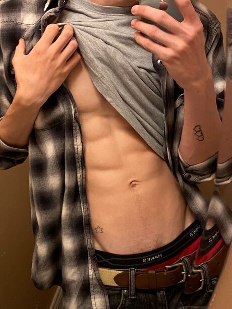 Naakte gelekte OnlyFans-foto van Travis