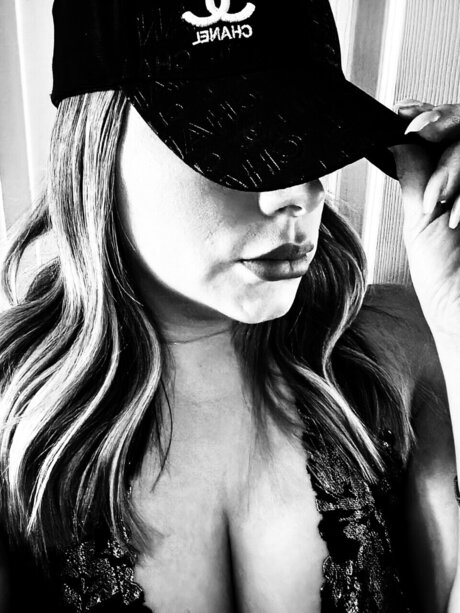 Naakte gelekte OnlyFans-foto van Latinasexy