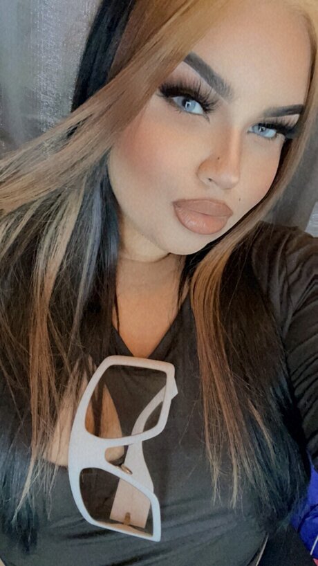 Naakte gelekte OnlyFans-foto van Bella Mvrie