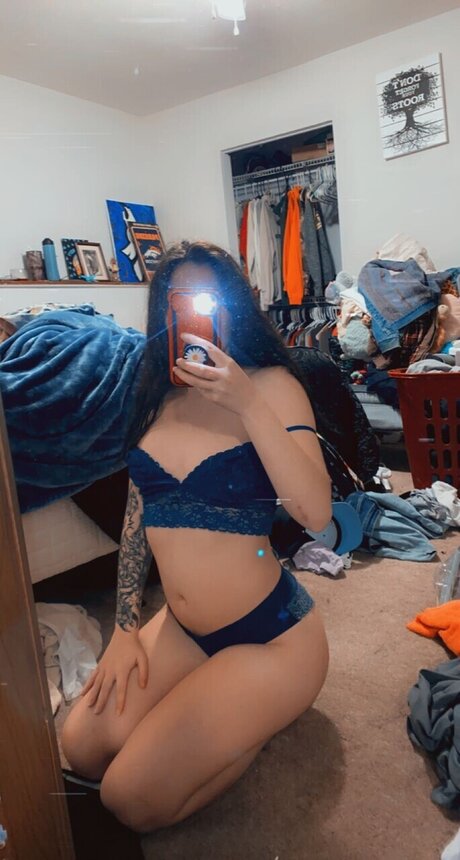 Naakte gelekte OnlyFans-foto van Tori