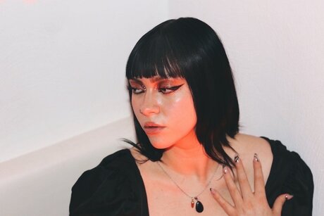 Naakte gelekte OnlyFans-foto van Angelicgothgirl