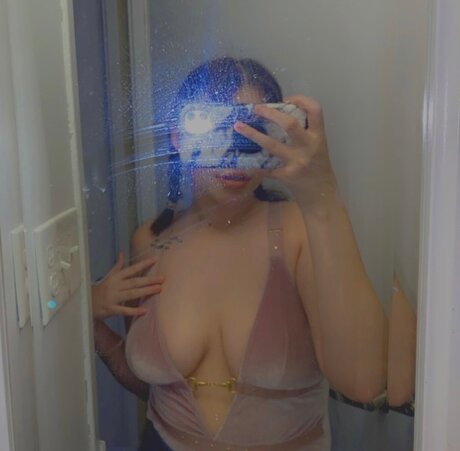 Naakte gelekte OnlyFans-foto van Hayley
