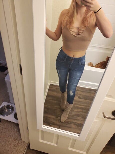 Naakte gelekte OnlyFans-foto van Rosebuds