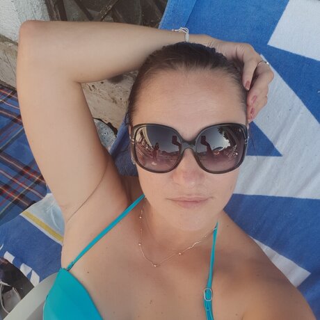 Naakte gelekte OnlyFans-foto van Russiandevil