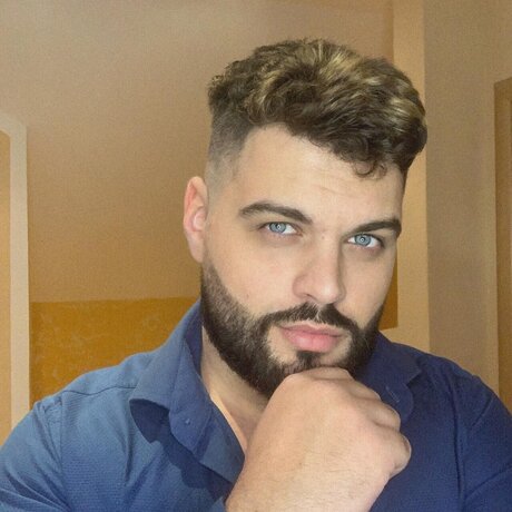 Naakte gelekte OnlyFans-foto van Gabor Bokor