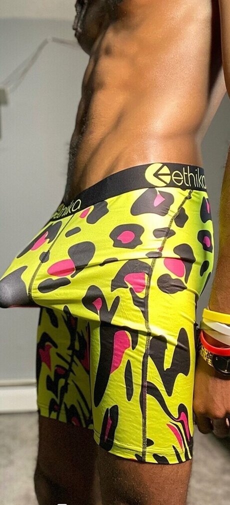 Naakte gelekte OnlyFans-foto van Muli