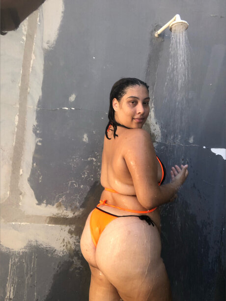 Naakte gelekte OnlyFans-foto van Rebeca Caroline