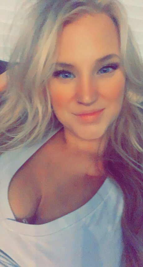 Naakte gelekte OnlyFans-foto van Bethany
