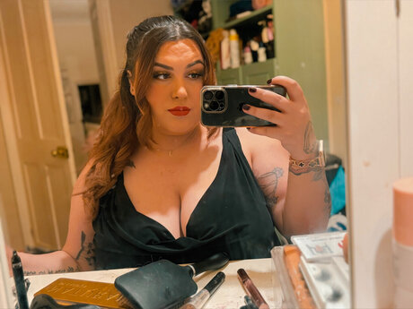 Naakte gelekte OnlyFans-foto van Gee