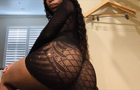 Naakte gelekte OnlyFans-foto van Rich Minnie