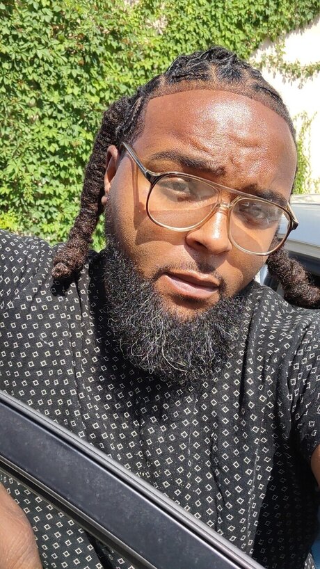 Naakte gelekte OnlyFans-foto van Dj Yates Mr Make Em Twerk