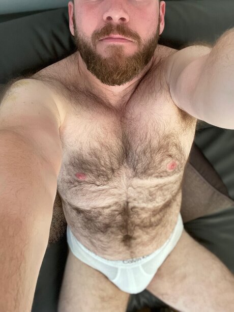 Naakte gelekte OnlyFans-foto van Hairyissues