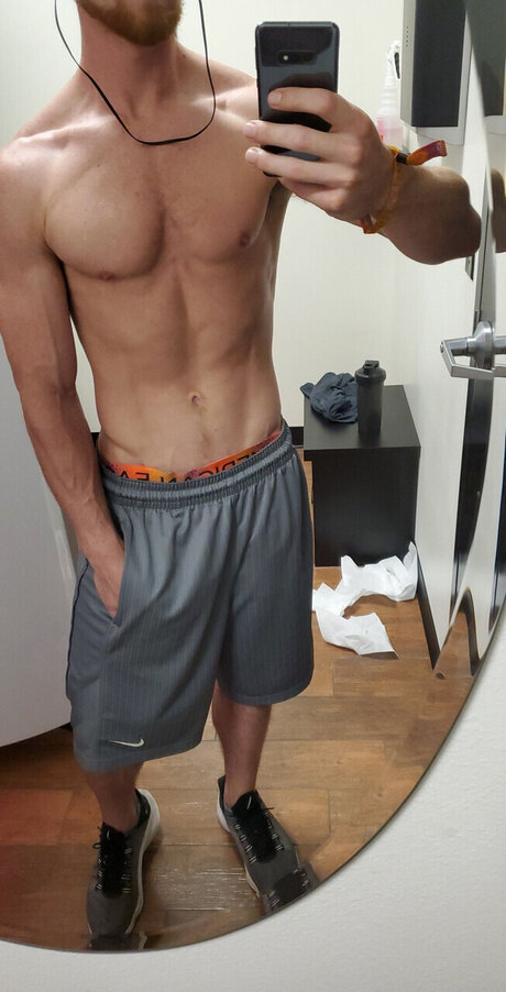 Naakte gelekte OnlyFans-foto van Anon9