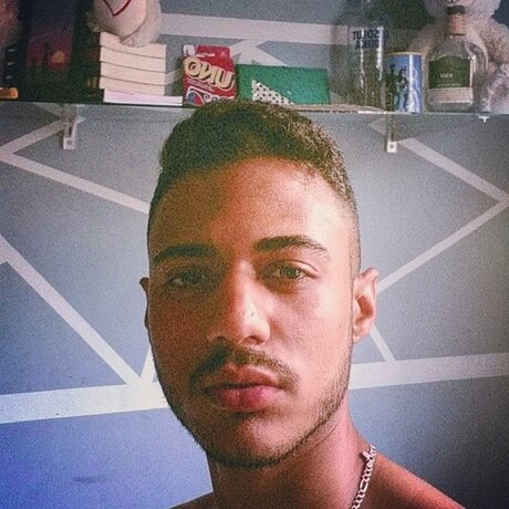 Naakte gelekte OnlyFans-foto van Maian Dantas