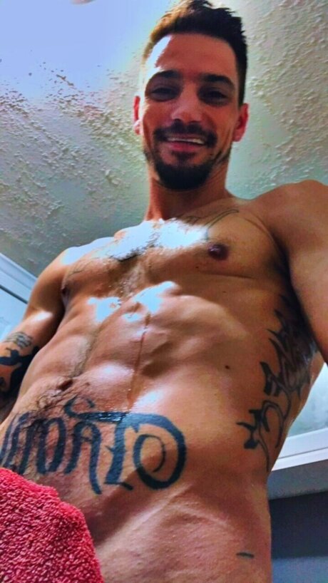Naakte gelekte OnlyFans-foto van Bluv