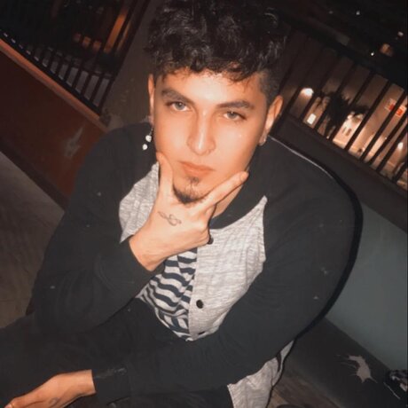 Naakte gelekte OnlyFans-foto van Davefohx