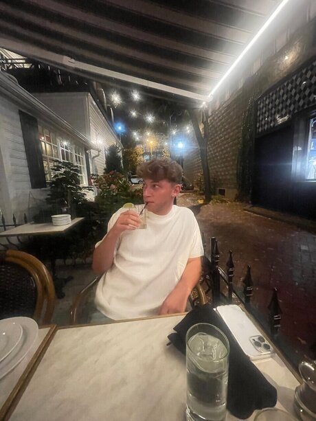 Naakte gelekte OnlyFans-foto van Ryan