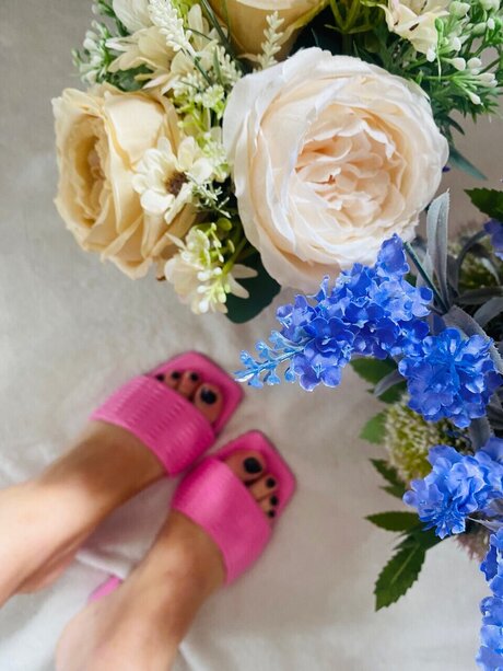 Naakte gelekte OnlyFans-foto van Flirty Feet Princess 
