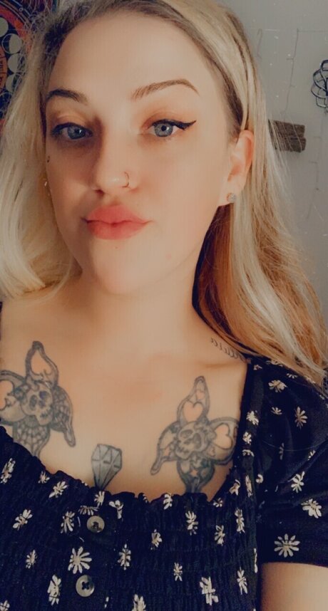 Naakte gelekte OnlyFans-foto van Envyme