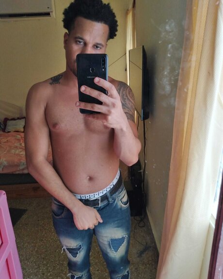 Naakte gelekte OnlyFans-foto van Brocha007