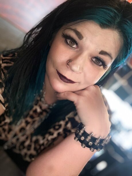 Naakte gelekte OnlyFans-foto van Susansyn