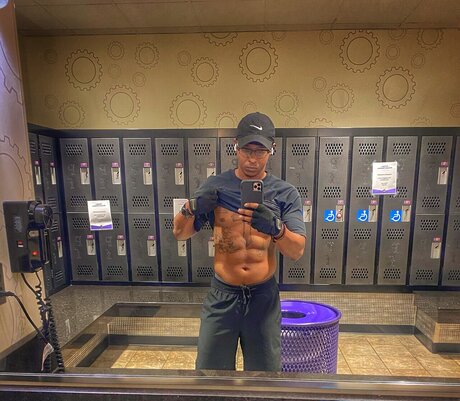 Naakte gelekte OnlyFans-foto van Devante Smithcowsette