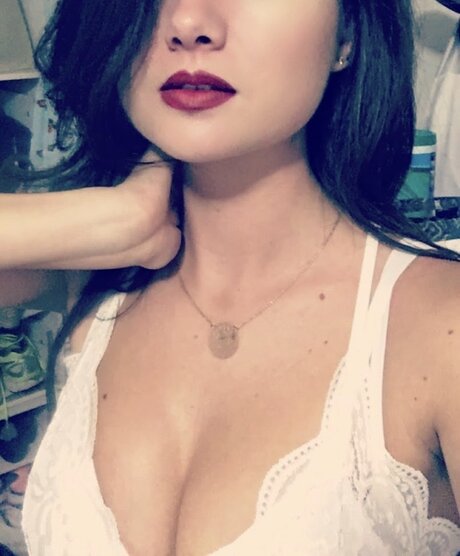 Naakte gelekte OnlyFans-foto van Elaine Cross