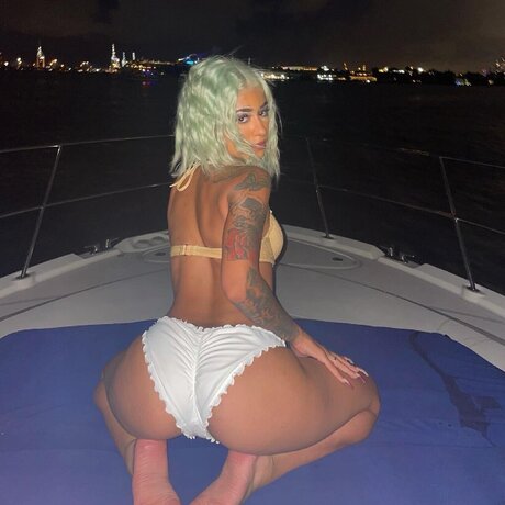 Naakte gelekte OnlyFans-foto van Mariya Garsia