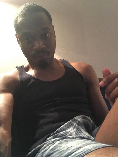 Naakte gelekte OnlyFans-foto van Latrell Beamon