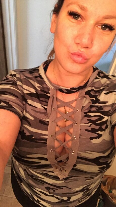 Naakte gelekte OnlyFans-foto van Noodlegirl