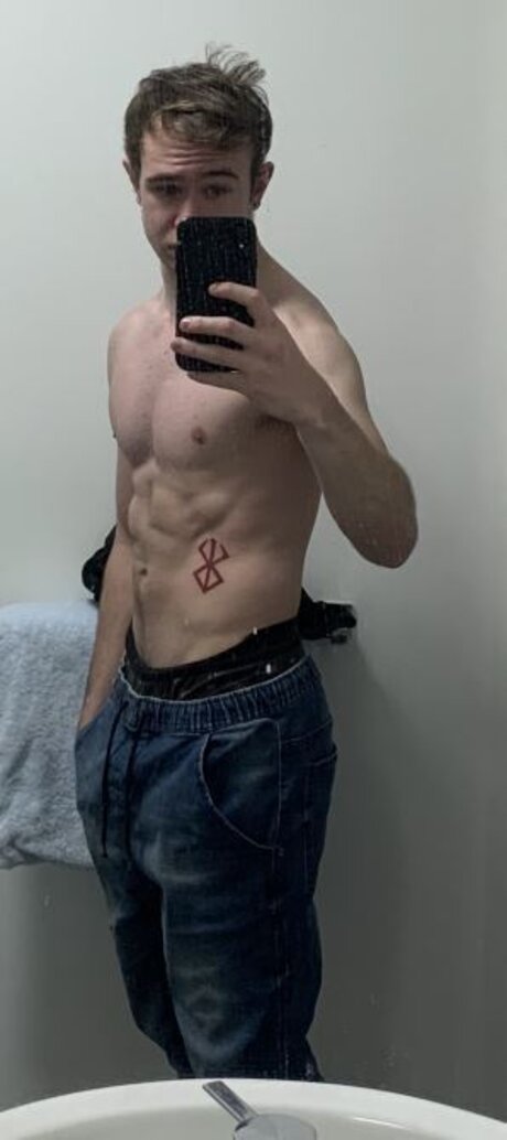 Naakte gelekte OnlyFans-foto van Sachary Parker