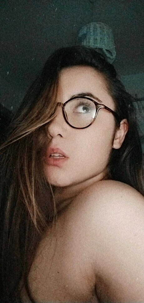 Naakte gelekte OnlyFans-foto van Youbestie