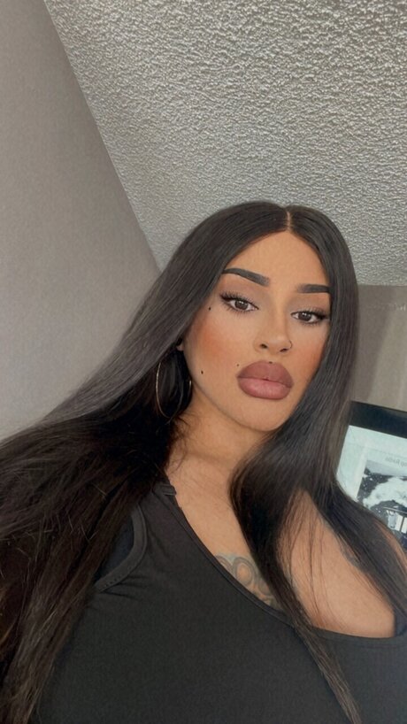 Naakte gelekte OnlyFans-foto van Dollface