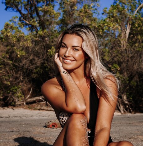 Naakte gelekte OnlyFans-foto van Ciara Price