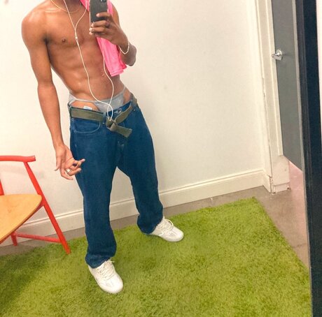 Naakte gelekte OnlyFans-foto van Muhsturd