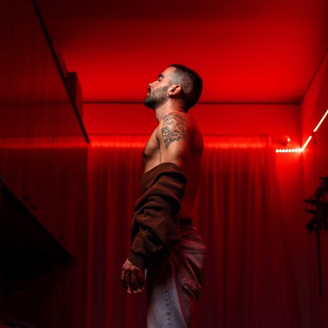 Naakte gelekte OnlyFans-foto van Alessio Giulioni